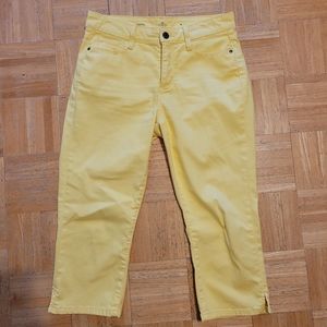 St. John's Bay Yellow Capris sz8